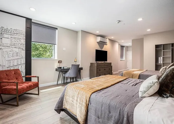 Private Room With Kitchen & Bath 4