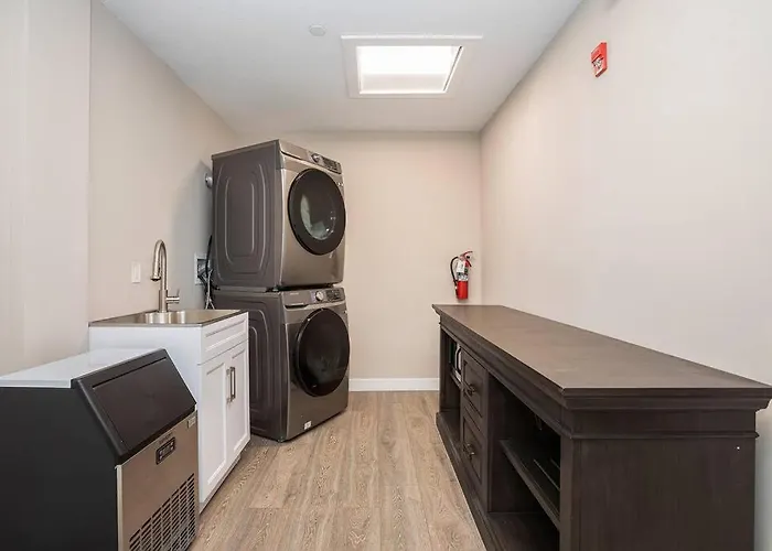 Private Room With Kitchen & Bath 4
