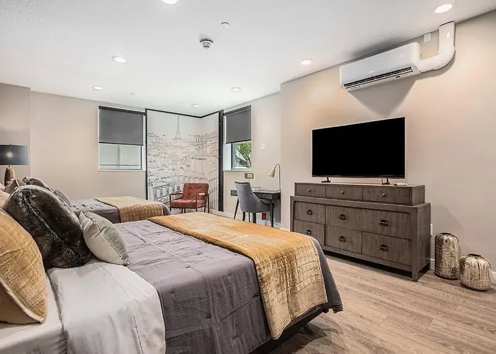 Private Room With Kitchen & Bath 4