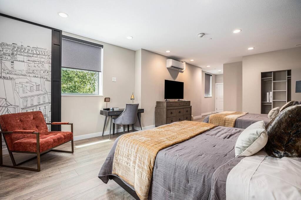 Private With Kitchen & Bath 4